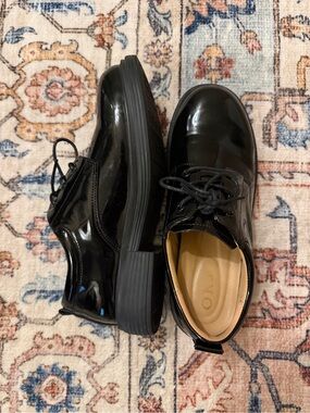 Women’s Black Patent Leather Lace-Up Dress Shoes